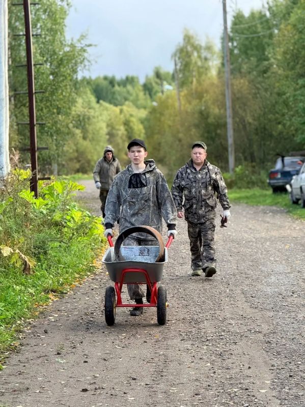 В храме Вознесения Господня в селе Керес Корткеросского района вновь прошел субботник В храме Вознесения Господня в селе Керес Корткеросского района вновь прошел субботник