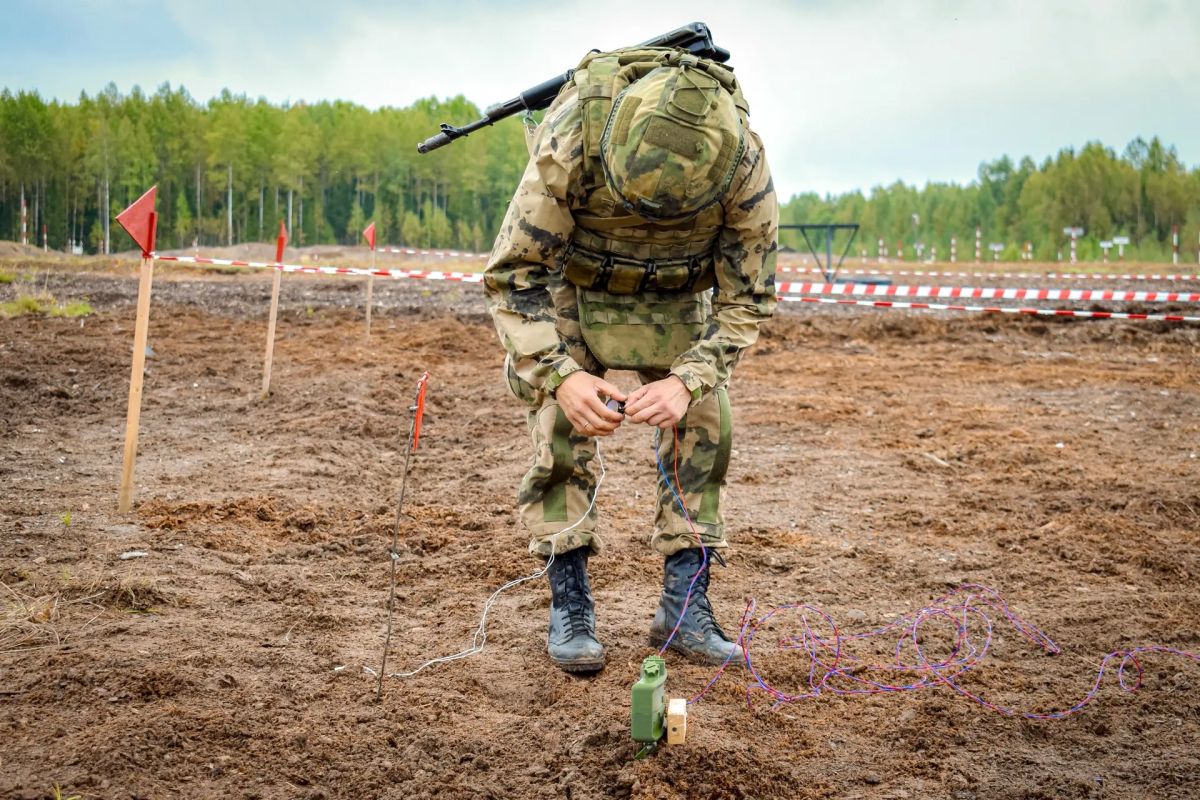 Петербургский взрывотехник-росгвардеец завоевал «серебро» на конкурсе групп разминирования Росгвардии Петербургский взрывотехник-росгвардеец завоевал «серебро» на конкурсе групп разминирования Росгвардии