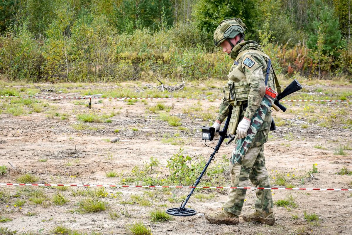 Петербургский взрывотехник-росгвардеец завоевал «серебро» на конкурсе групп разминирования Росгвардии Петербургский взрывотехник-росгвардеец завоевал «серебро» на конкурсе групп разминирования Росгвардии
