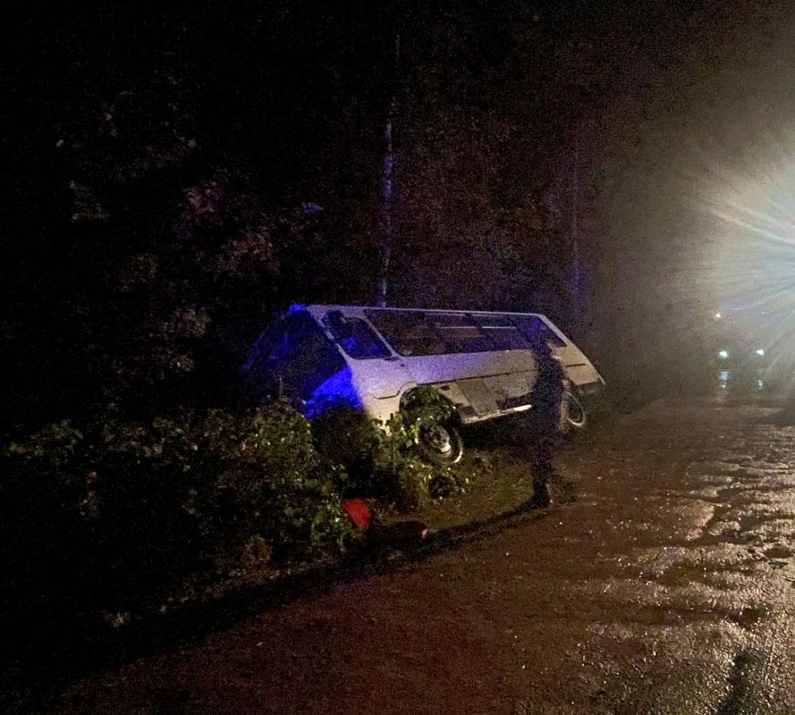 В Усть-Вымском районе в рамках процессуальной проверки выясняются обстоятельства дорожно-транспортного происшествия с участием автобуса