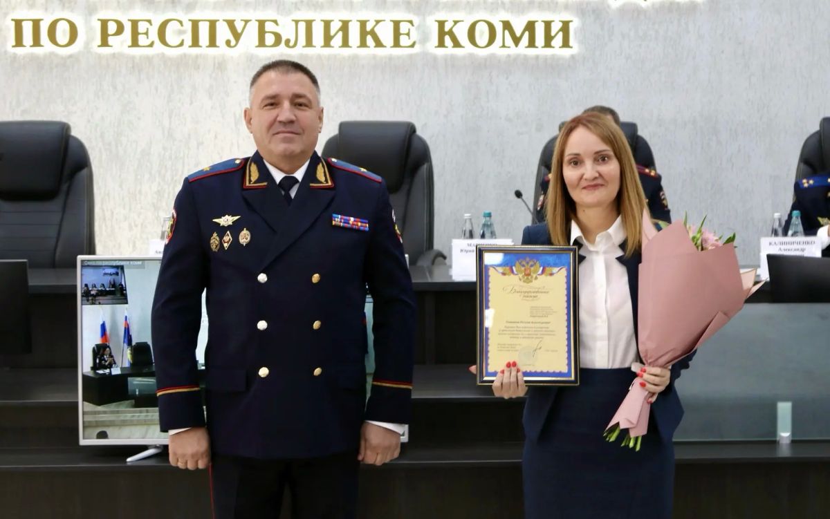 Андрей Сицский вручил погоны полицейским и поблагодарил работников банков за помощь в борьбе с мошенниками Андрей Сицский вручил погоны полицейским и поблагодарил работников банков за помощь в борьбе с мошенниками