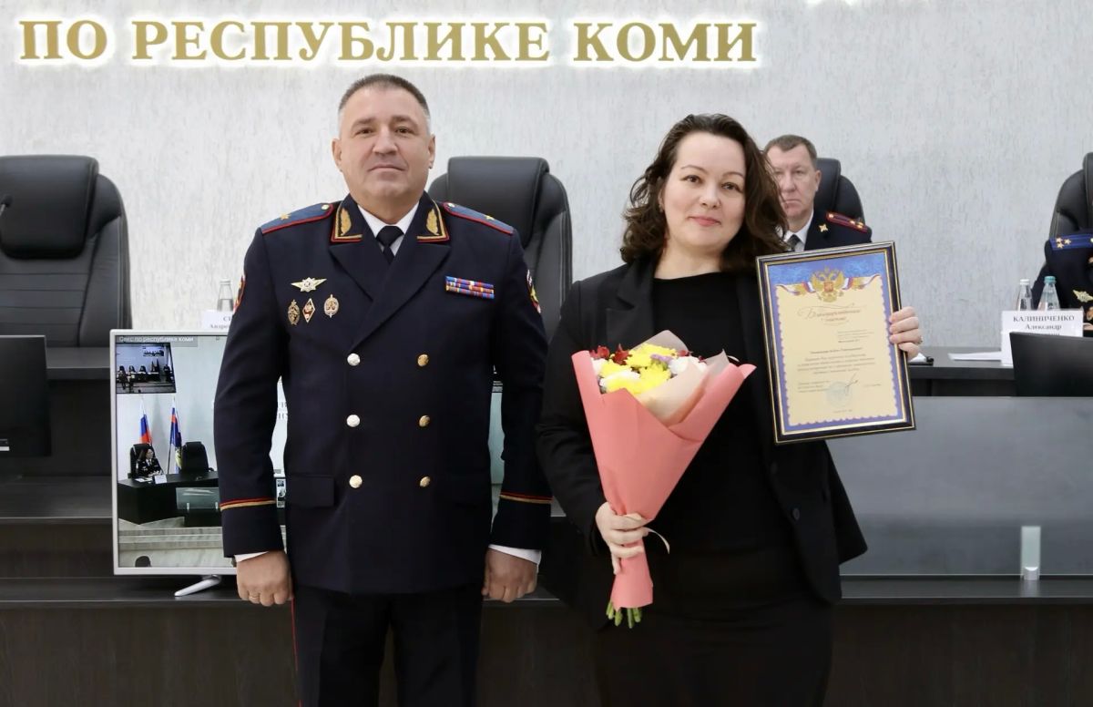 Андрей Сицский вручил погоны полицейским и поблагодарил работников банков за помощь в борьбе с мошенниками Андрей Сицский вручил погоны полицейским и поблагодарил работников банков за помощь в борьбе с мошенниками