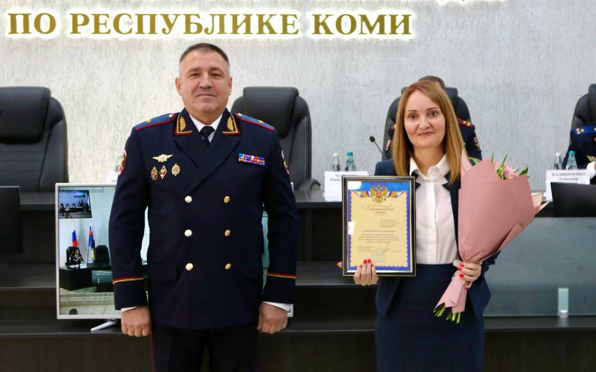 Андрей Сицский вручил погоны полицейским и поблагодарил работников банков за помощь в борьбе с мошенниками Андрей Сицский вручил погоны полицейским и поблагодарил работников банков за помощь в борьбе с мошенниками