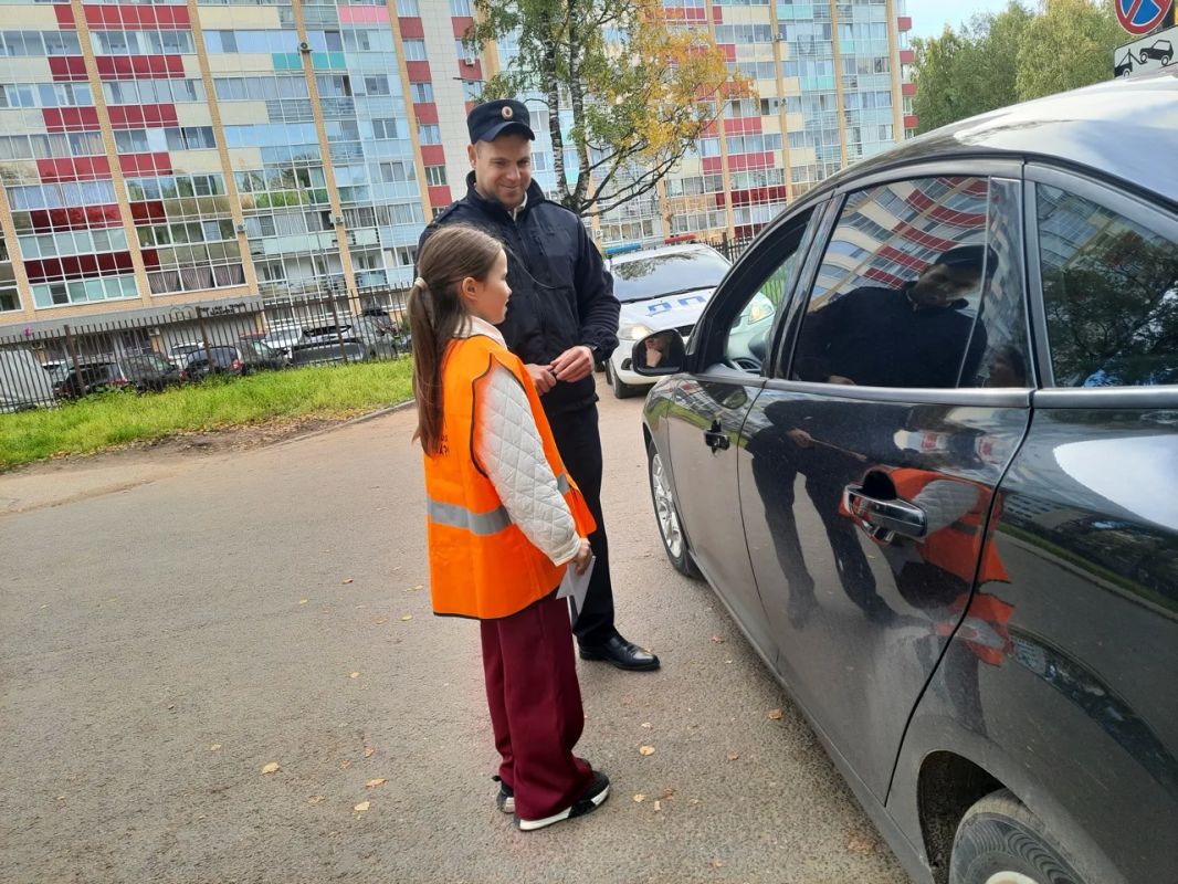 В Сыктывкаре сотрудники Госавтоинспекции и школьники призвали водителей к безопасности на дорогах В Сыктывкаре сотрудники Госавтоинспекции и школьники призвали водителей к безопасности на дорогах