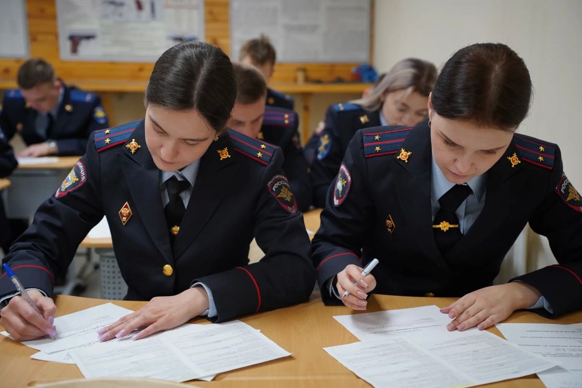 В МВД по Республике Коми выбрали лучших молодых сотрудников В МВД по Республике Коми выбрали лучших молодых сотрудников