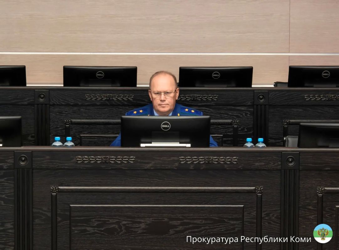 Прокурор Республики Коми Николай Егоров провел личный прием жителей Ижемского и Усть-Вымского районов в режиме ВКС Прокурор Республики Коми Николай Егоров провел личный прием жителей Ижемского и Усть-Вымского районов в режиме ВКС