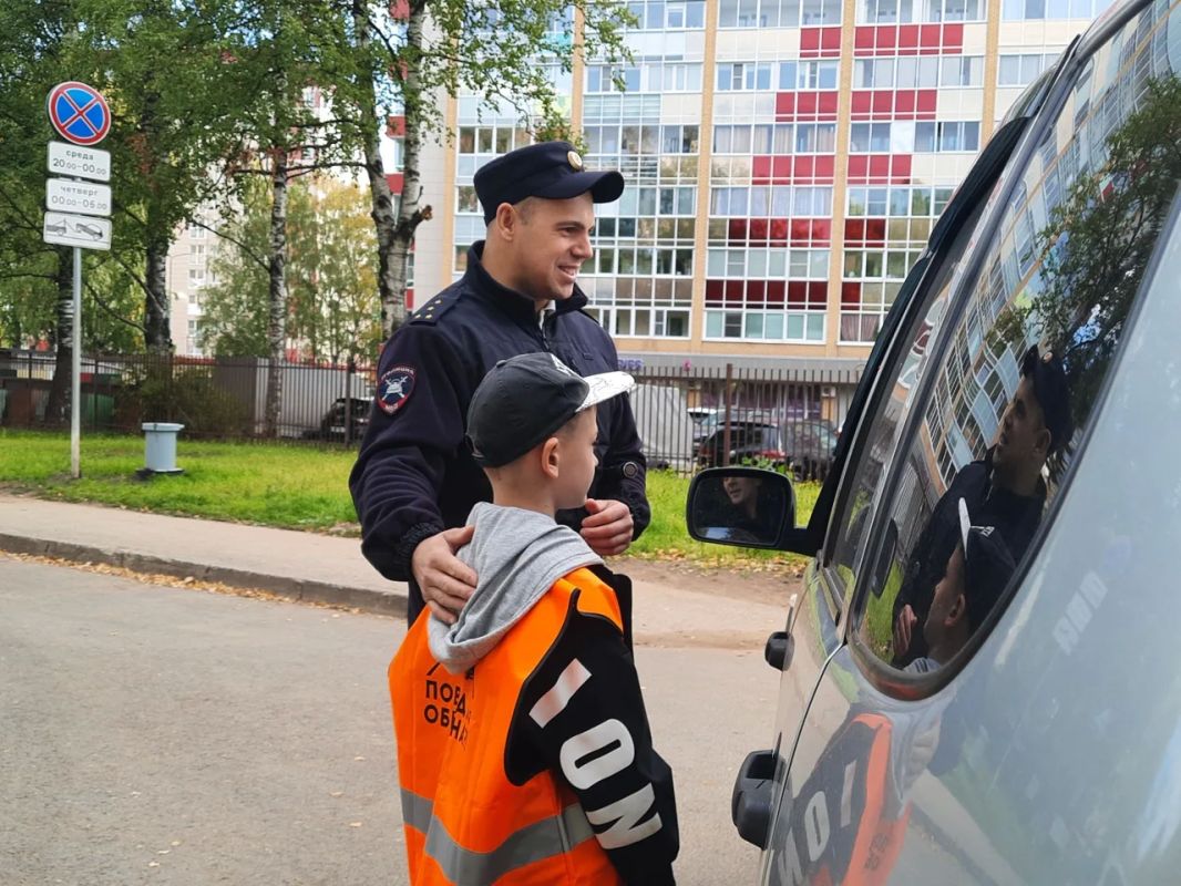 В Сыктывкаре сотрудники Госавтоинспекции и школьники призвали водителей к безопасности на дорогах В Сыктывкаре сотрудники Госавтоинспекции и школьники призвали водителей к безопасности на дорогах