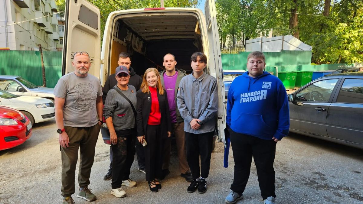 37 школьных наборов из Сыктывкара отправились в подшефный город Ровеньки 37 школьных наборов из Сыктывкара отправились в подшефный город Ровеньки