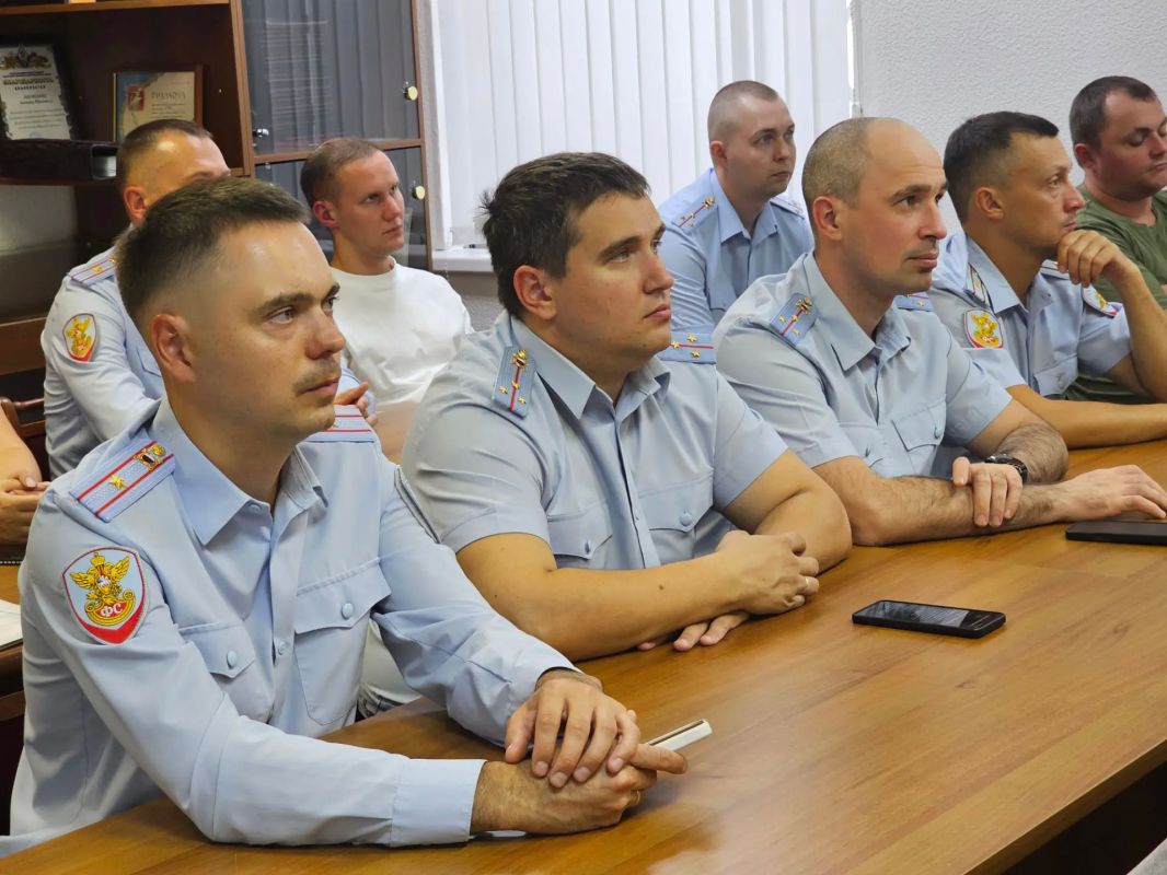 Избирком Коми продолжает встречи в трудовых коллективах в рамках проекта «ИнформУИК» Избирком Коми продолжает встречи в трудовых коллективах в рамках проекта «ИнформУИК»