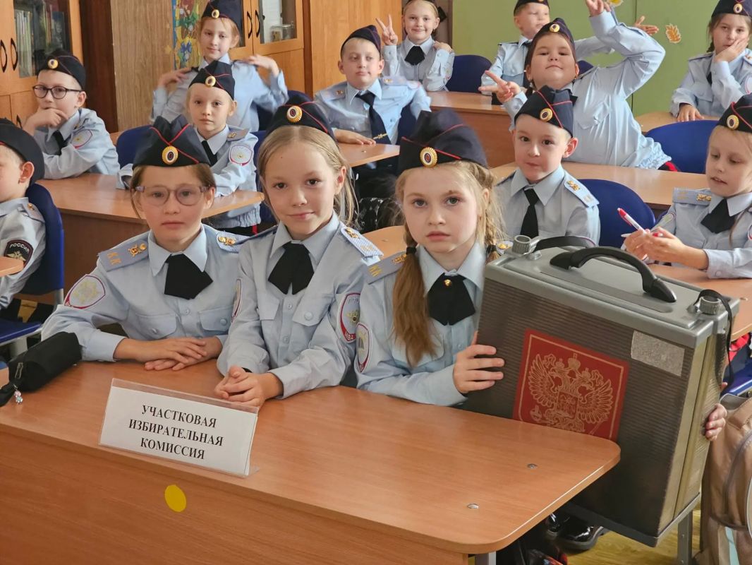 А ящик пустой? А бюллетени можно потрогать? А ящик пустой? А бюллетени можно потрогать?