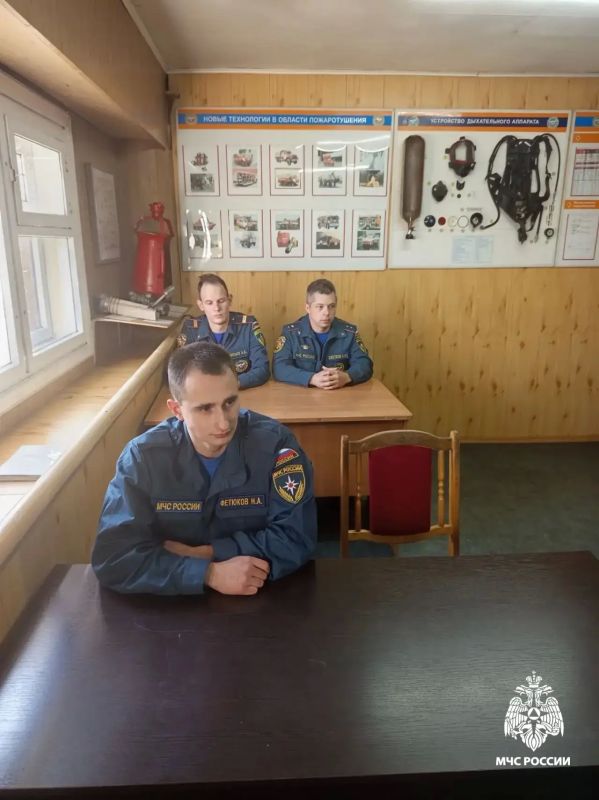 Начальник Главного управления МЧС России по Коми посетил с рабочей поездкой Ухтинский пожарно-спасательный гарнизон Начальник Главного управления МЧС России по Коми посетил с рабочей поездкой Ухтинский пожарно-спасательный гарнизон