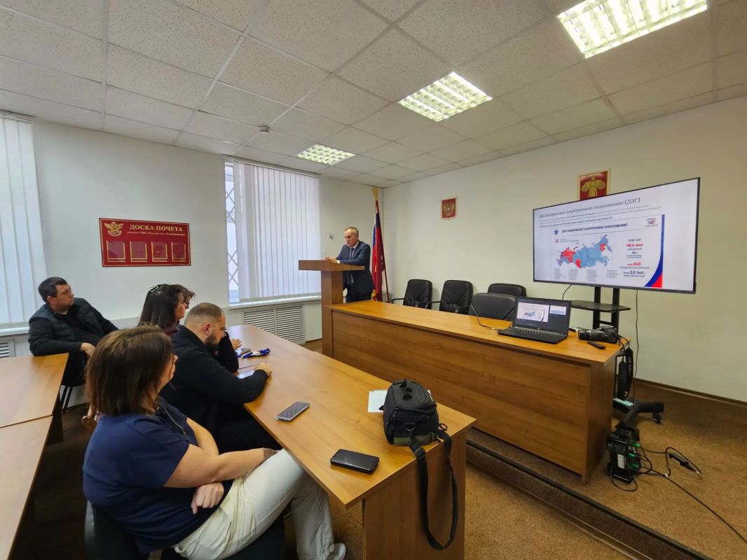 Избирком Коми продолжает встречи в трудовых коллективах в рамках проекта «ИнформУИК» Избирком Коми продолжает встречи в трудовых коллективах в рамках проекта «ИнформУИК»
