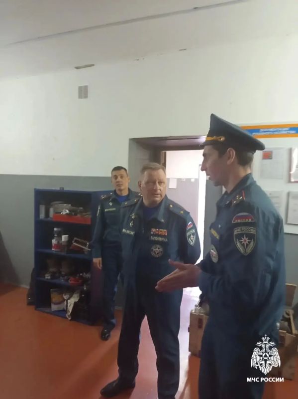 Начальник Главного управления МЧС России по Коми посетил с рабочей поездкой Ухтинский пожарно-спасательный гарнизон Начальник Главного управления МЧС России по Коми посетил с рабочей поездкой Ухтинский пожарно-спасательный гарнизон