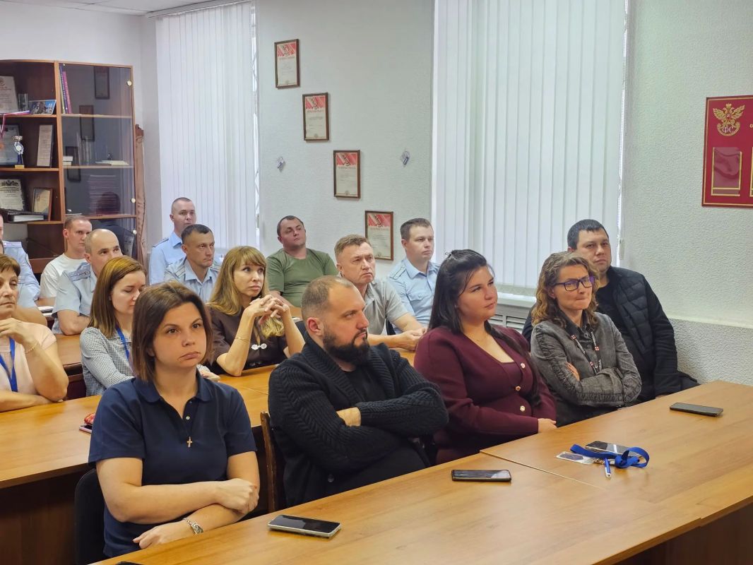 Избирком Коми продолжает встречи в трудовых коллективах в рамках проекта «ИнформУИК» Избирком Коми продолжает встречи в трудовых коллективах в рамках проекта «ИнформУИК»