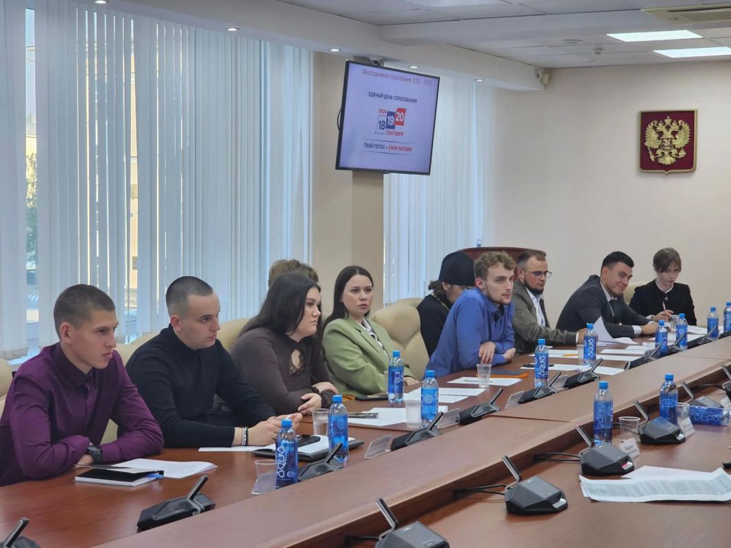 Руководитель аппарата Избирательной комиссии Республики Коми Наталия Макарова встретилась с представителями Молодежного парламента Республики Коми Руководитель аппарата Избирательной комиссии Республики Коми Наталия Макарова встретилась с представителями Молодежного парламента Республики Коми
