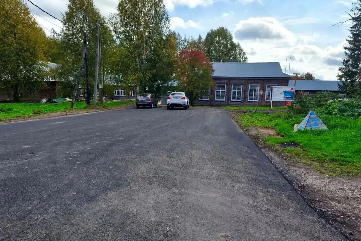 Ростислав Гольдштейн: В селе Гурьевка заасфальтировали подъезд к школе Ростислав Гольдштейн: В селе Гурьевка заасфальтировали подъезд к школе