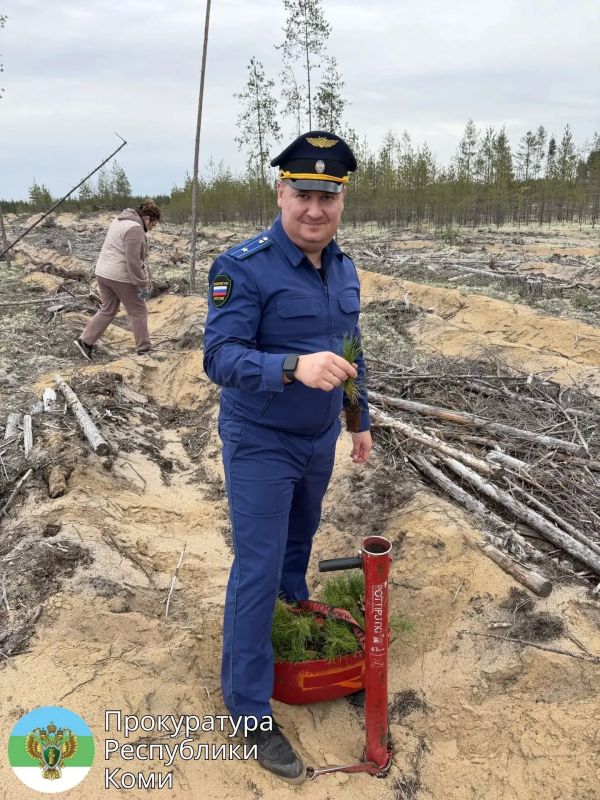 В минувшие выходные и.о. Сыктывкарского природоохранного межрайонного прокурора Денис Музыкант и прокурор Княжпогостского района Евгений Муравьев с коллективами прокуратур приняли участие во Всероссийской акции «Сохраним... В минувшие выходные и.о. Сыктывкарского природоохранного межрайонного прокурора Денис Музыкант и прокурор Княжпогостского района Евгений Муравьев с коллективами прокуратур приняли участие во Всероссийской акции «Сохраним...