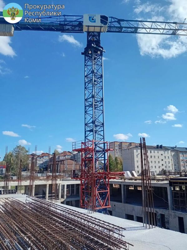 Прокурор г. Сыктывкара Павел Якимов в рамках надзорного сопровождения проверил ход строительства ряда социально значимых объектов Прокурор г. Сыктывкара Павел Якимов в рамках надзорного сопровождения проверил ход строительства ряда социально значимых объектов