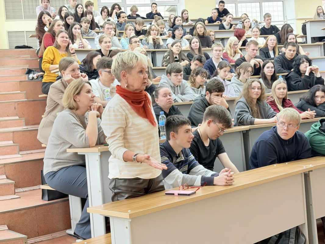 Максим Мартышин: В Сыктывкарском государственном университете им. Питирима Сорокина провёл открытый диалог «Будущее моего города» со студентами третьих курсов Максим Мартышин: В Сыктывкарском государственном университете им. Питирима Сорокина провёл открытый диалог «Будущее моего города» со студентами третьих курсов