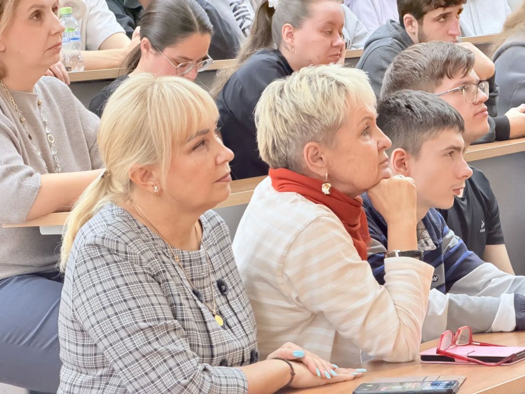 Максим Мартышин: В Сыктывкарском государственном университете им. Питирима Сорокина провёл открытый диалог «Будущее моего города» со студентами третьих курсов Максим Мартышин: В Сыктывкарском государственном университете им. Питирима Сорокина провёл открытый диалог «Будущее моего города» со студентами третьих курсов