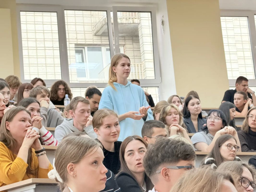 Максим Мартышин: В Сыктывкарском государственном университете им. Питирима Сорокина провёл открытый диалог «Будущее моего города» со студентами третьих курсов Максим Мартышин: В Сыктывкарском государственном университете им. Питирима Сорокина провёл открытый диалог «Будущее моего города» со студентами третьих курсов