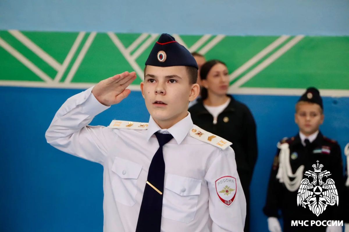 Чествуем чемпиона. Сегодня в Коми национальной гимназии состоялась церемония чествования двукратного чемпиона мира по пожарно-спасательному спорту Максима Антоненко Чествуем чемпиона. Сегодня в Коми национальной гимназии состоялась церемония чествования двукратного чемпиона мира по пожарно-спасательному спорту Максима Антоненко