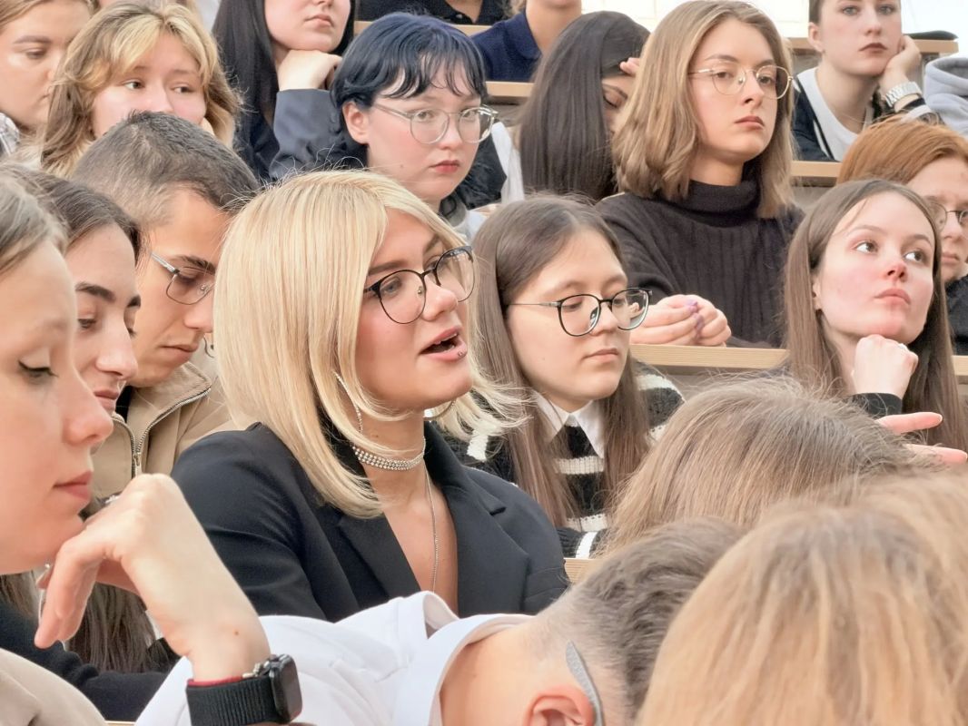 Максим Мартышин: В Сыктывкарском государственном университете им. Питирима Сорокина провёл открытый диалог «Будущее моего города» со студентами третьих курсов Максим Мартышин: В Сыктывкарском государственном университете им. Питирима Сорокина провёл открытый диалог «Будущее моего города» со студентами третьих курсов