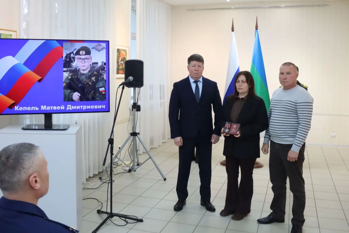 В Сыктывкаре прошла церемония передачи государственных наград семьям героев, погибших в ходе специальной военной операции В Сыктывкаре прошла церемония передачи государственных наград семьям героев, погибших в ходе специальной военной операции