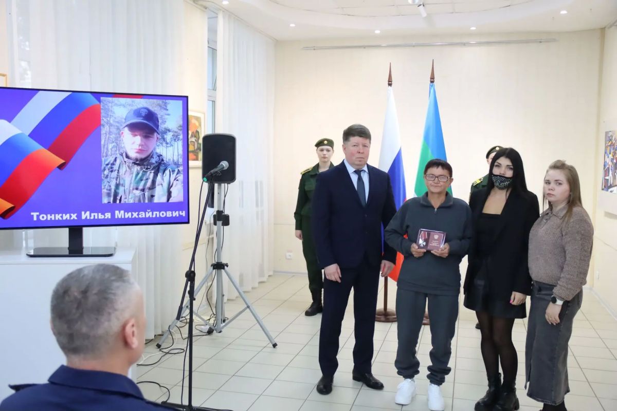 В Сыктывкаре прошла церемония передачи государственных наград семьям героев, погибших в ходе специальной военной операции В Сыктывкаре прошла церемония передачи государственных наград семьям героев, погибших в ходе специальной военной операции