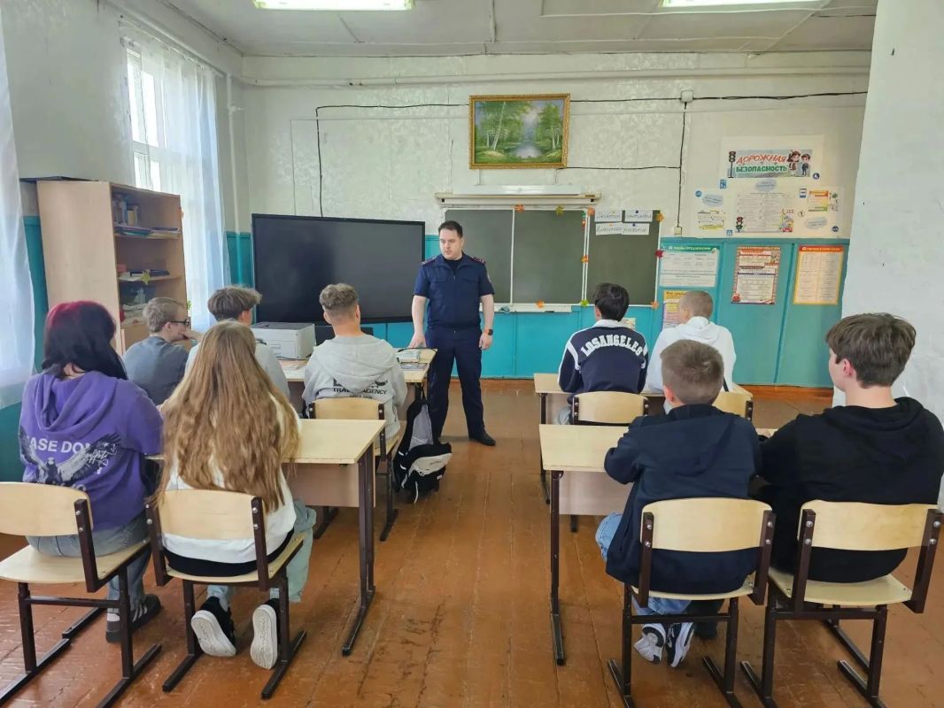 В Сыктывкаре, Усинске, Вуктыле, Ижемском, Княжпогостском и Прилузском районах следователи СК провели профилактические мероприятия со школьниками В Сыктывкаре, Усинске, Вуктыле, Ижемском, Княжпогостском и Прилузском районах следователи СК провели профилактические мероприятия со школьниками