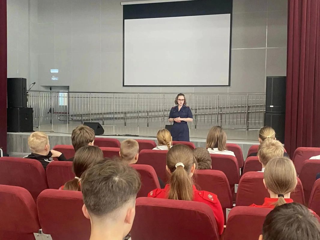 В Сыктывкаре, Усинске, Вуктыле, Ижемском, Княжпогостском и Прилузском районах следователи СК провели профилактические мероприятия со школьниками В Сыктывкаре, Усинске, Вуктыле, Ижемском, Княжпогостском и Прилузском районах следователи СК провели профилактические мероприятия со школьниками