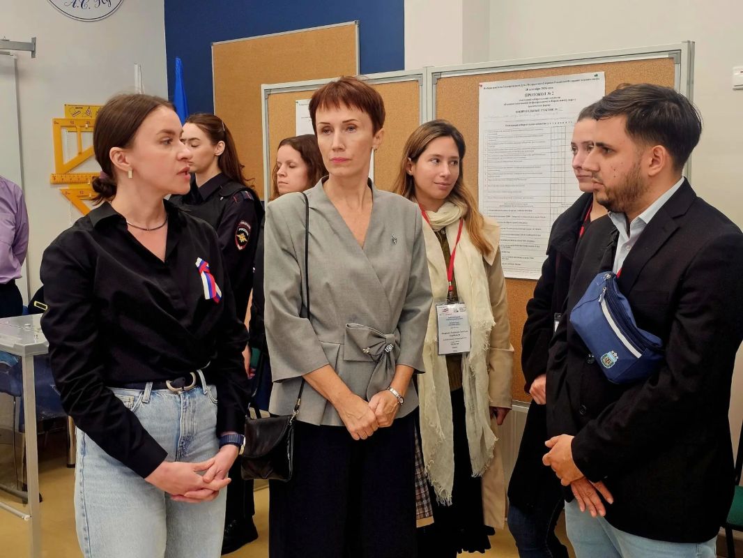Высокие технологии и прозрачность: международные эксперты посетили избирательные участки в центре Сыктывкара Высокие технологии и прозрачность: международные эксперты посетили избирательные участки в центре Сыктывкара