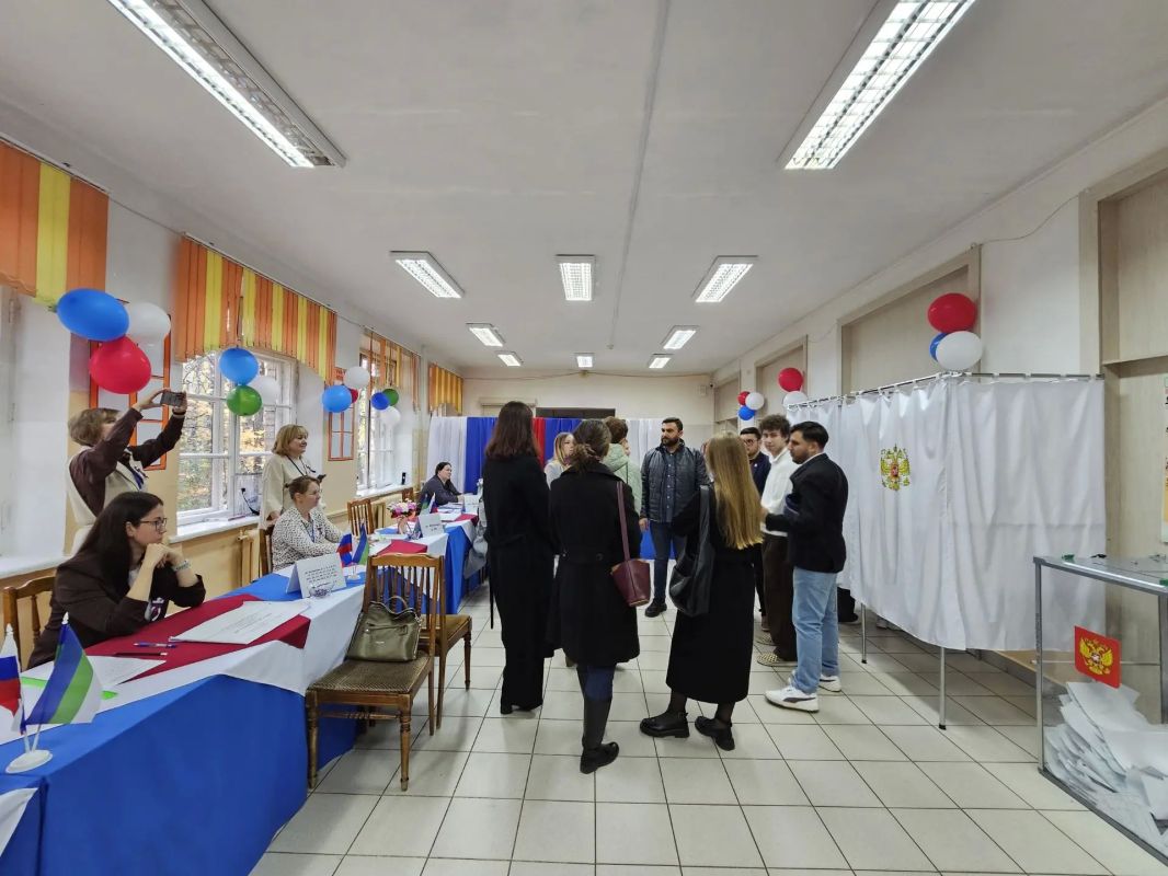Высокие технологии и прозрачность: международные эксперты посетили избирательные участки в центре Сыктывкара Высокие технологии и прозрачность: международные эксперты посетили избирательные участки в центре Сыктывкара