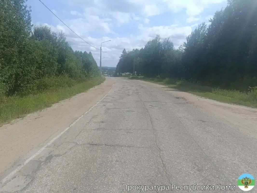 Прокуратура Удорского района провела проверку исполнения требований законодательства о безопасности дорожного движения при содержании участка дороги на подъезде к с. Кослан Прокуратура Удорского района провела проверку исполнения требований законодательства о безопасности дорожного движения при содержании участка дороги на подъезде к с. Кослан