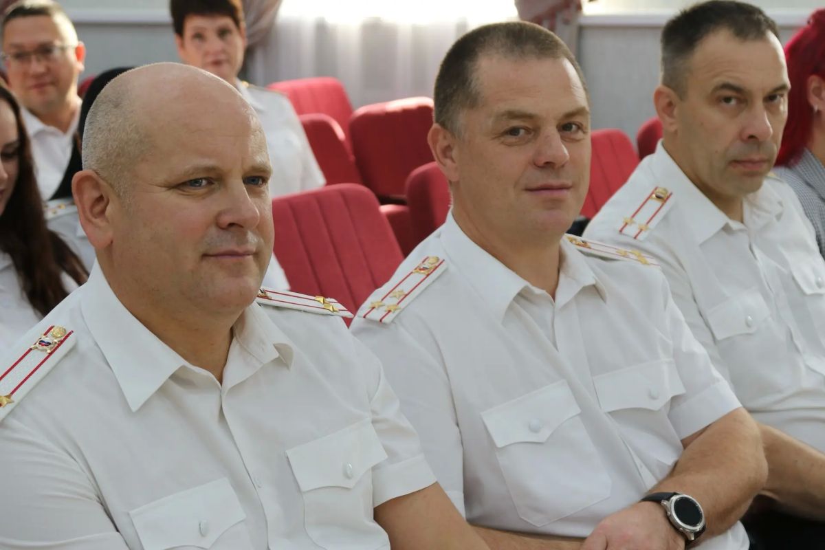 В МВД по Республике Коми поздравили сотрудников Информационного центра с профессиональным праздником В МВД по Республике Коми поздравили сотрудников Информационного центра с профессиональным праздником
