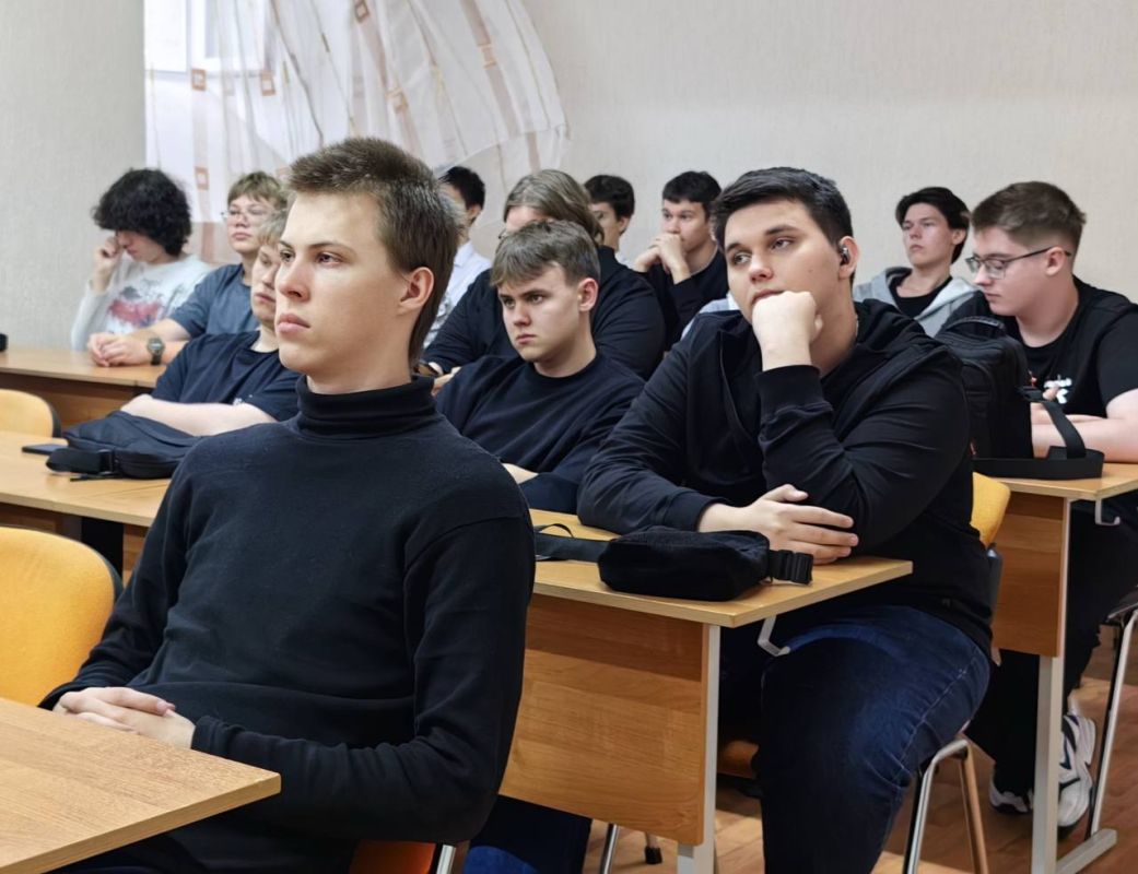 В рамках акции «Сообщи, где торгуют смертью» полицейские Воркуты проводят профилактические беседы с подростками В рамках акции «Сообщи, где торгуют смертью» полицейские Воркуты проводят профилактические беседы с подростками