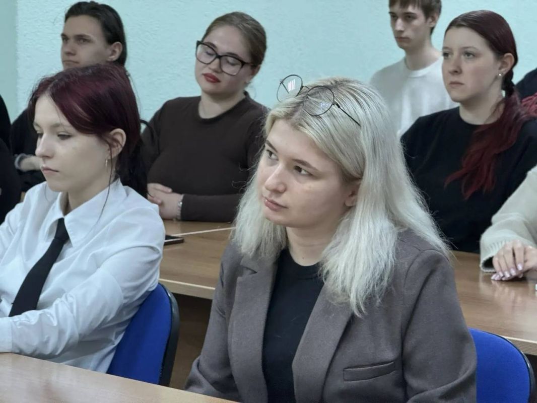 В рамках акции «Сообщи, где торгуют смертью» полицейские Воркуты проводят профилактические беседы с подростками В рамках акции «Сообщи, где торгуют смертью» полицейские Воркуты проводят профилактические беседы с подростками