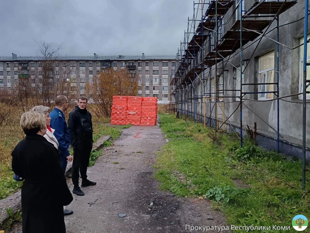 Прокурор г. Воркуты Сергей Данилов в рамках надзорного сопровождения посетил МОУ «Средняя общеобразовательная школа 35» г. Воркуты и МБУ ДО «Северная детская музыкальная школа», где в рамках реализации нацпроектов «Молодежь...