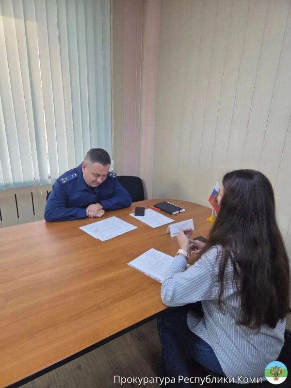 Заместитель прокурора Республики Коми Сергей Душкин провёл личный приём жителей г. Усинска. Обращения граждан касались нарушений социальных прав и расследования уголовных дел Заместитель прокурора Республики Коми Сергей Душкин провёл личный приём жителей г. Усинска. Обращения граждан касались нарушений социальных прав и расследования уголовных дел