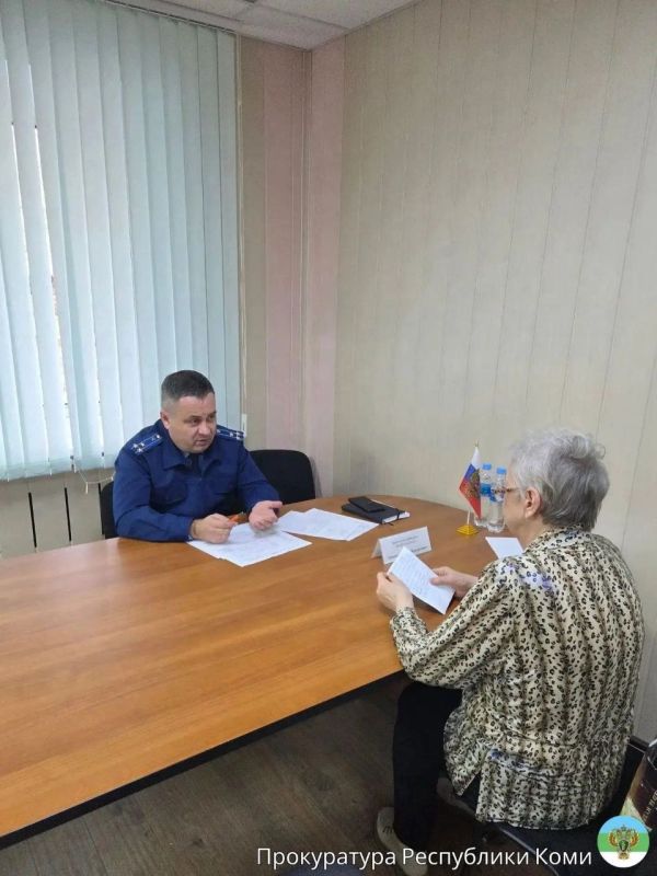 Заместитель прокурора Республики Коми Сергей Душкин провёл личный приём жителей г. Усинска. Обращения граждан касались нарушений социальных прав и расследования уголовных дел