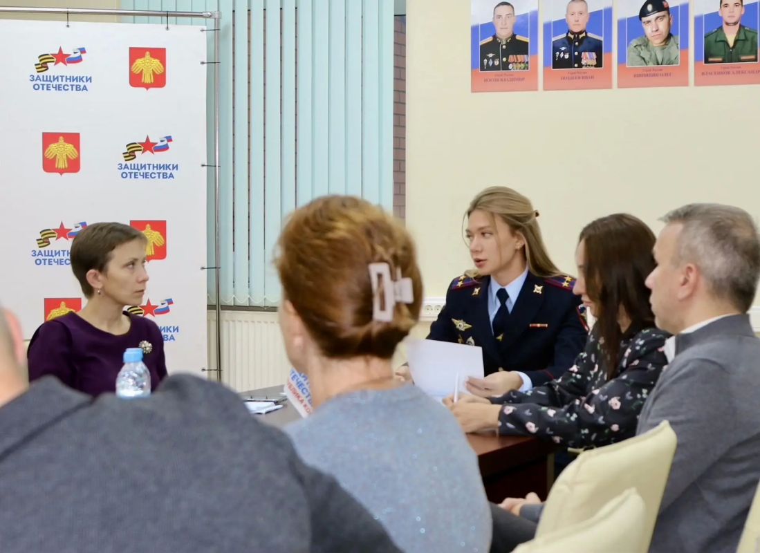 Полицейские и общественники рассказали родственникам участников СВО, как защититься от мошенников Полицейские и общественники рассказали родственникам участников СВО, как защититься от мошенников