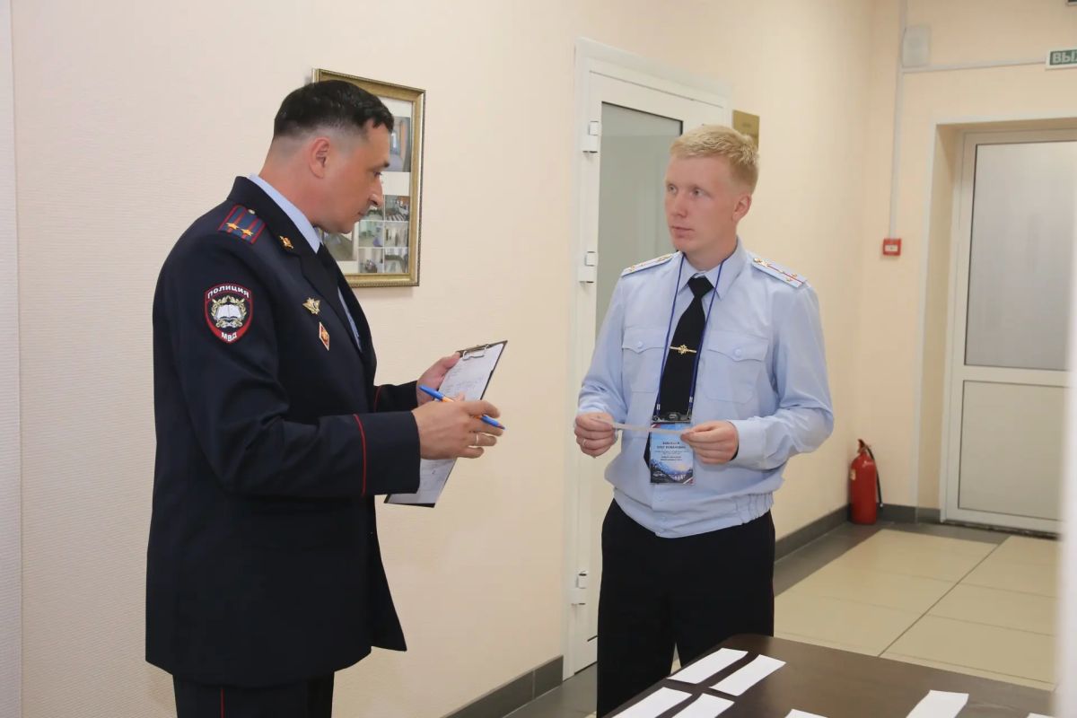Олег Бобрецов из Усть-Цилемского района стал победителем Всероссийского конкурса «Лучший по профессии» среди участковых уполномоченных полиции Олег Бобрецов из Усть-Цилемского района стал победителем Всероссийского конкурса «Лучший по профессии» среди участковых уполномоченных полиции