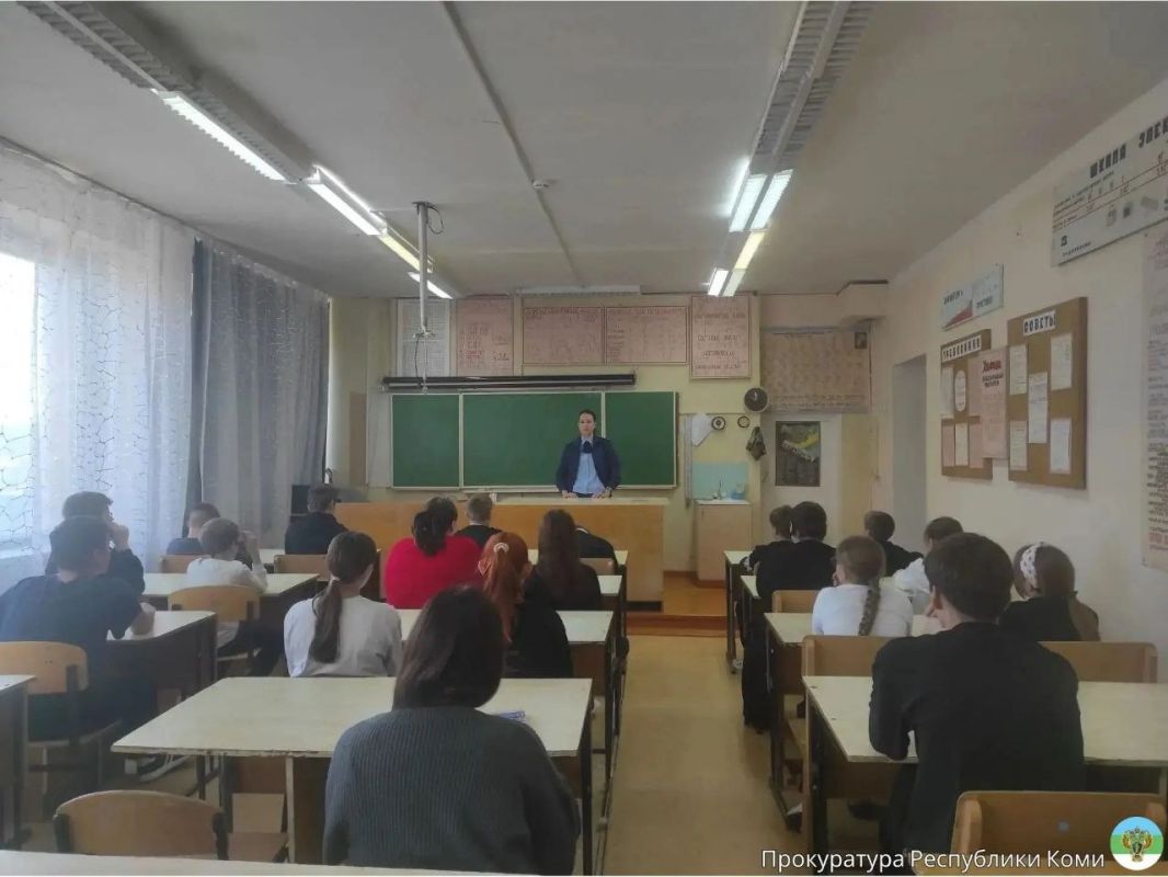 Прокурор г. Ухты Роман Сарвилин с участием представителей УЖКХ администрации МО «Ухта» посетил отдаленный населенный пункт в границах муниципального образования - п. Боровой, где в рамках контроля хода подготовки к... Прокурор г. Ухты Роман Сарвилин с участием представителей УЖКХ администрации МО «Ухта» посетил отдаленный населенный пункт в границах муниципального образования - п. Боровой, где в рамках контроля хода подготовки к...