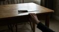 В апреле 2026 года в с. Объячево во время распития спиртного женщина бросилась на знакомого с кулаками, а затем ударила его ножом в ногу