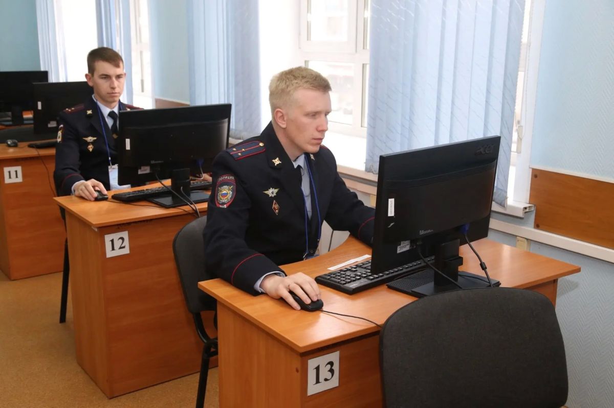 Участковый из Усть-Цилемского района Олег Бобрецов стал лучшим в России Участковый из Усть-Цилемского района Олег Бобрецов стал лучшим в России