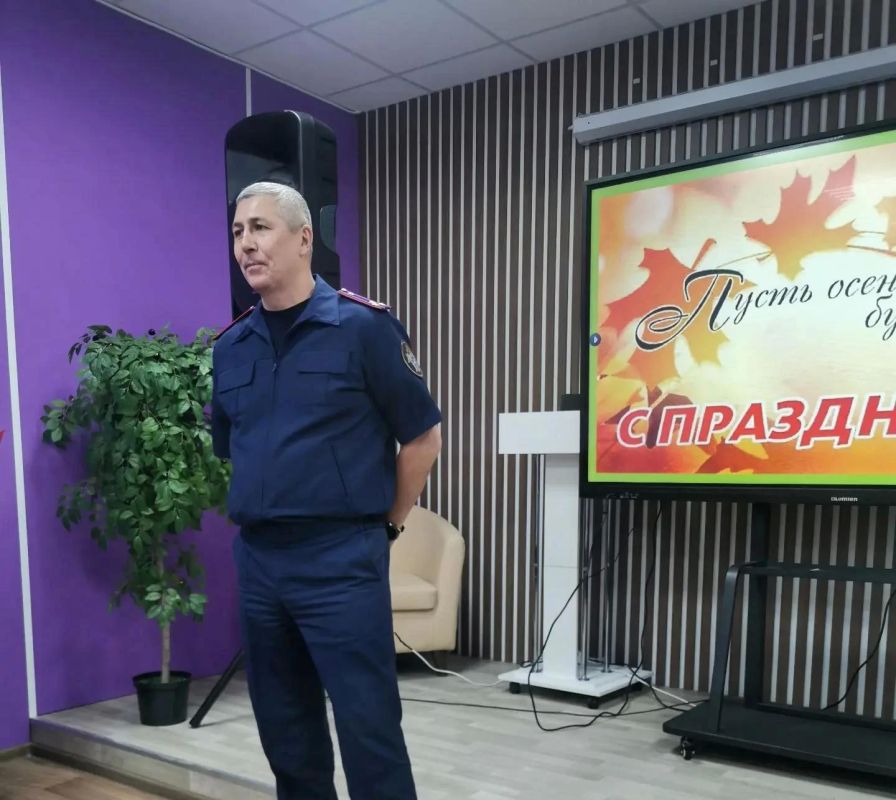 Сотрудники следственного управления по Республике Коми посетили ветеранов в честь Дня пожилых людей Сотрудники следственного управления по Республике Коми посетили ветеранов в честь Дня пожилых людей