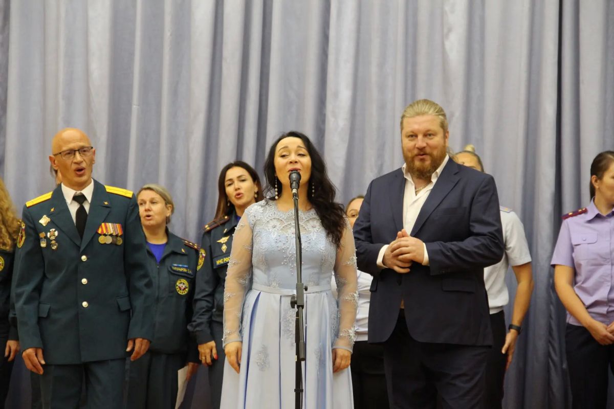 Представительницы женских советов, общественники и кадеты подарили праздничный концерт для постояльцев Тентюковского дома социального обслуживания Представительницы женских советов, общественники и кадеты подарили праздничный концерт для постояльцев Тентюковского дома социального обслуживания