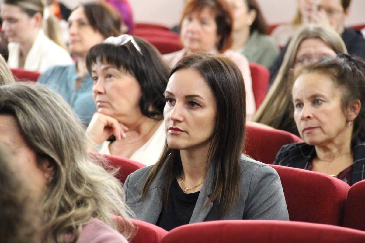 В рамках акции «Сообщи, где торгуют смертью» полицейские и общественники Сыктывкара встретились с родителями студентов городского техникума В рамках акции «Сообщи, где торгуют смертью» полицейские и общественники Сыктывкара встретились с родителями студентов городского техникума