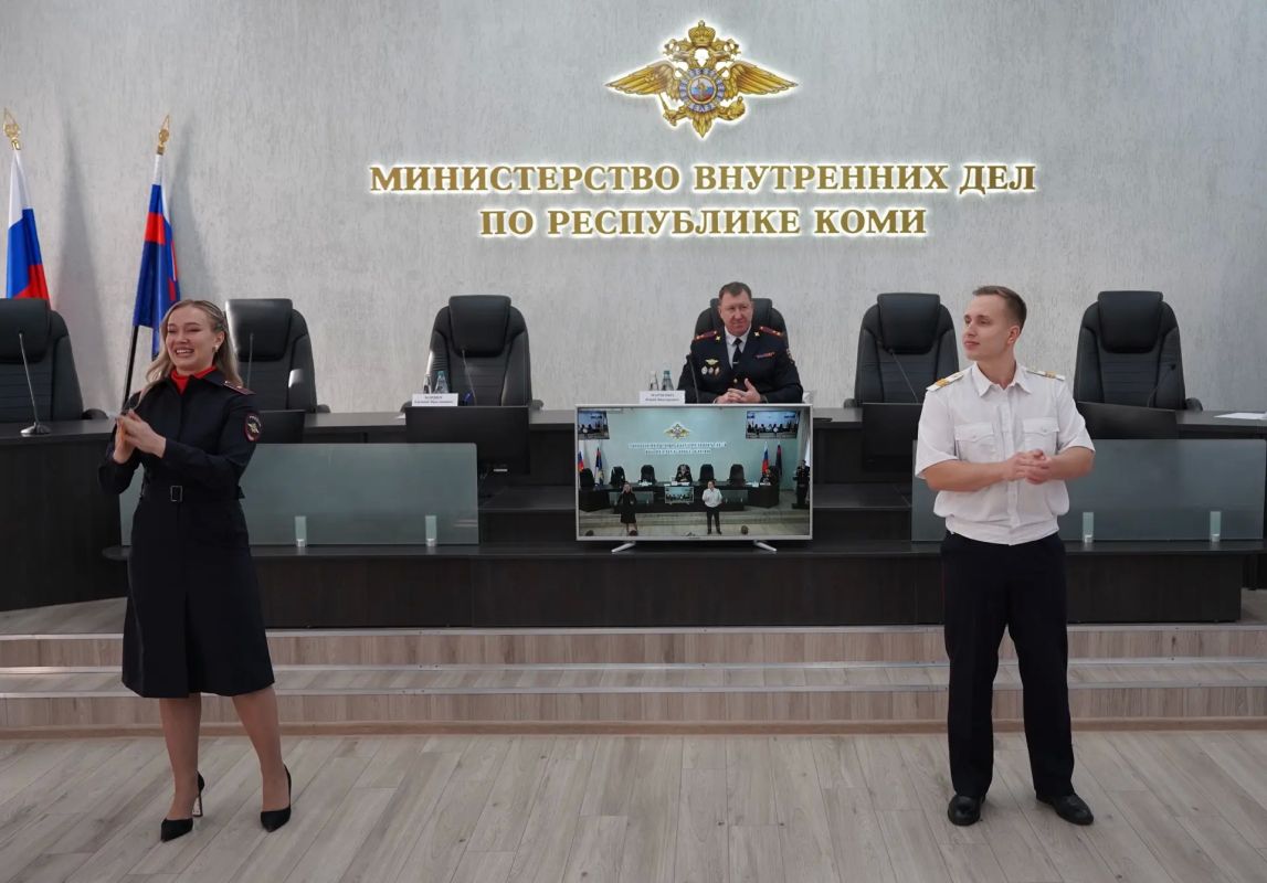 В МВД по Республике Коми поздравили с профессиональным праздником сотрудников уголовного розыска В МВД по Республике Коми поздравили с профессиональным праздником сотрудников уголовного розыска