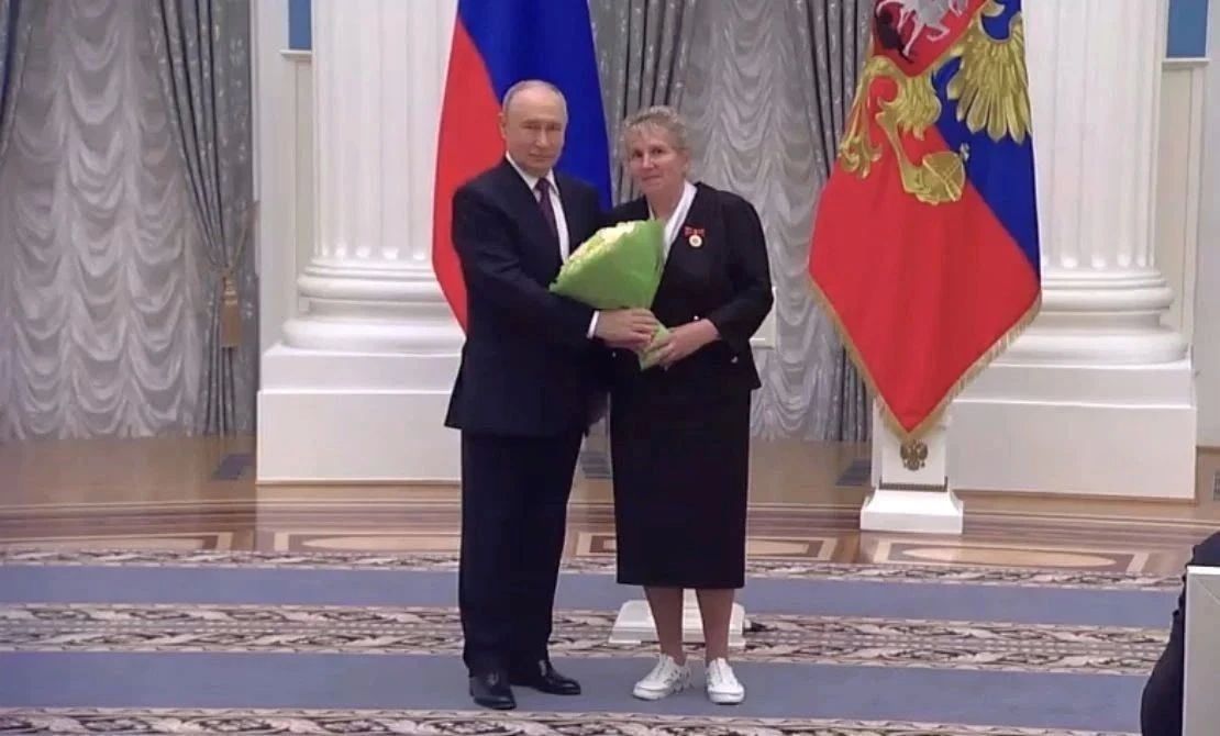 Максим Мартышин: У нас замечательная новость! Классный руководитель Героя России Станислава Кочева Татьяна Кислякова получила государственную награду в Кремле